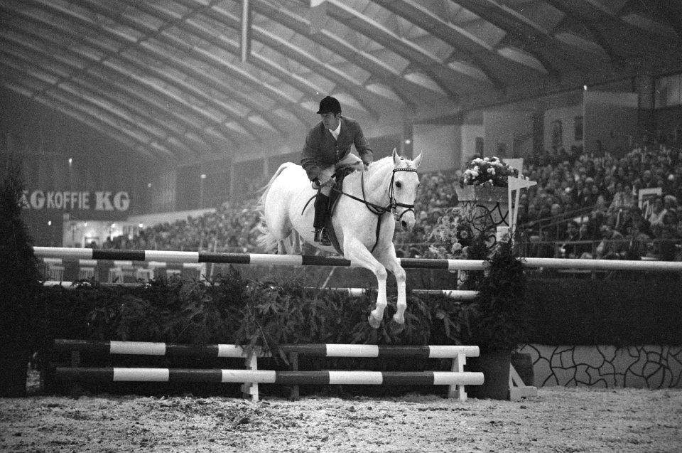 Jumping Amsterdam Hartwig Steenken met Simona uit Duitsland, Bestanddeelnr 921-8226