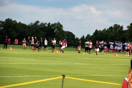 Justin Hardy catching a pass at Falcons training camp, July 2016 03