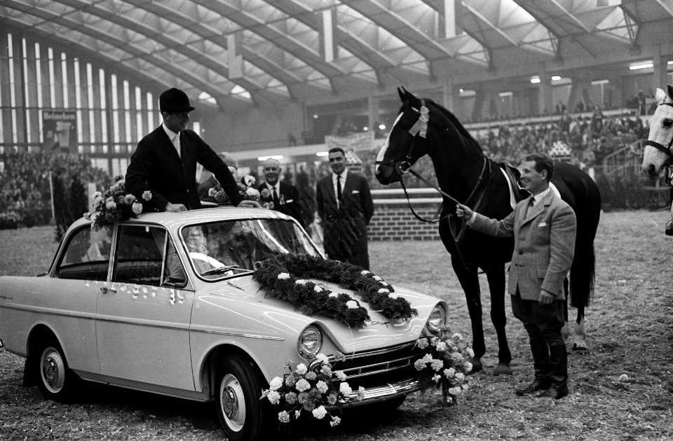 Jumping Amsterdam, jachtspringconcours om de grote prijs Nederland, winnaar T. B, Bestanddeelnr 914-4538