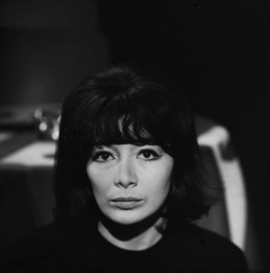 Juliette Greco voor het programma Domino in de Cinebone Studio in Duivendrecht, Bestanddeelnr 914-9574