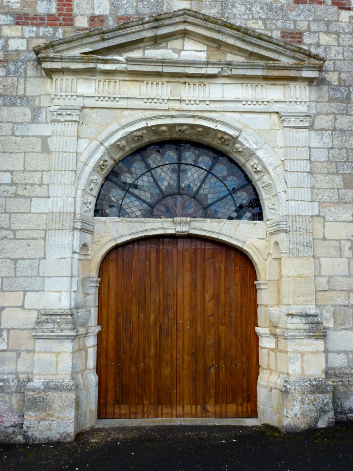 Justine-Herbigny (Ardennes) église Notre-Dame de Justine, porche