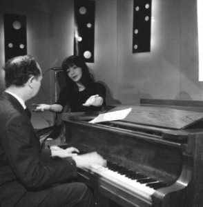 Juliette Greco in het Amstelstation, Bestanddeelnr 913-4433