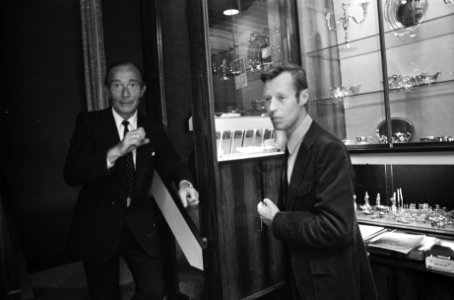 Juwelier overvaller de baas in juwelierszaak Carel van Pampus in de Kalverstraat, Bestanddeelnr 926-5966