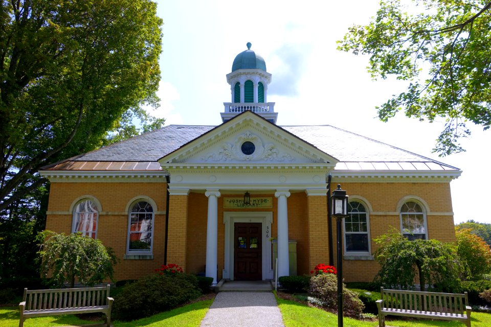 Joshua Hyde Public Library - Sturbridge, Massachusetts - DSC05956
