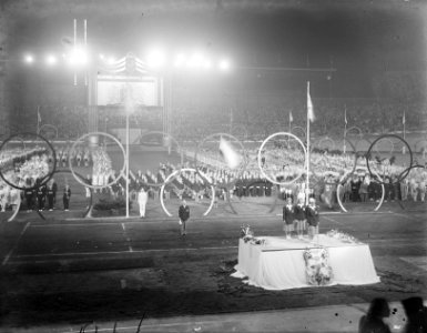 Juliana nieuwe koningin. Sportmanifestatie in het Olympisch Stadion in Amsterdam, Bestanddeelnr 900-0187