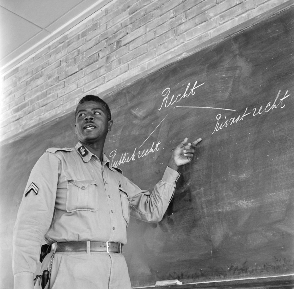Juridisch onderwijs op de Politieschool in Suriname, Bestanddeelnr 252-2374