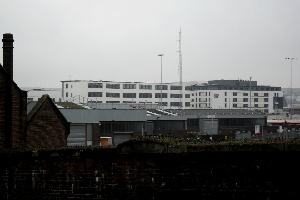 Jury's Inn, New England Quarter, Brighton (from New England Road) (November 2010)