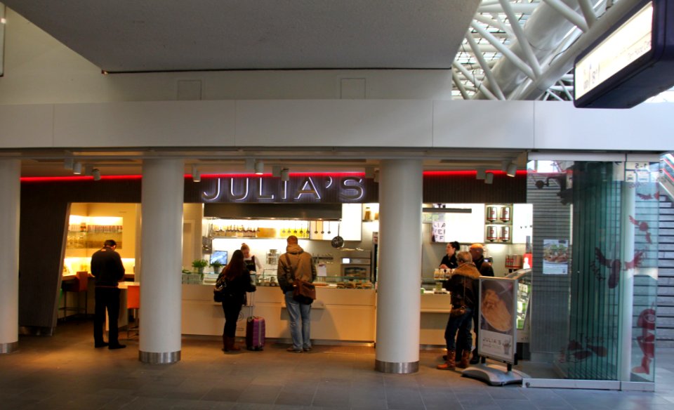 Julias station Leiden Centraal