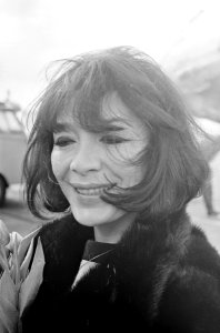 Juliette Greco op Schiphol, Bestanddeelnr 918-9739