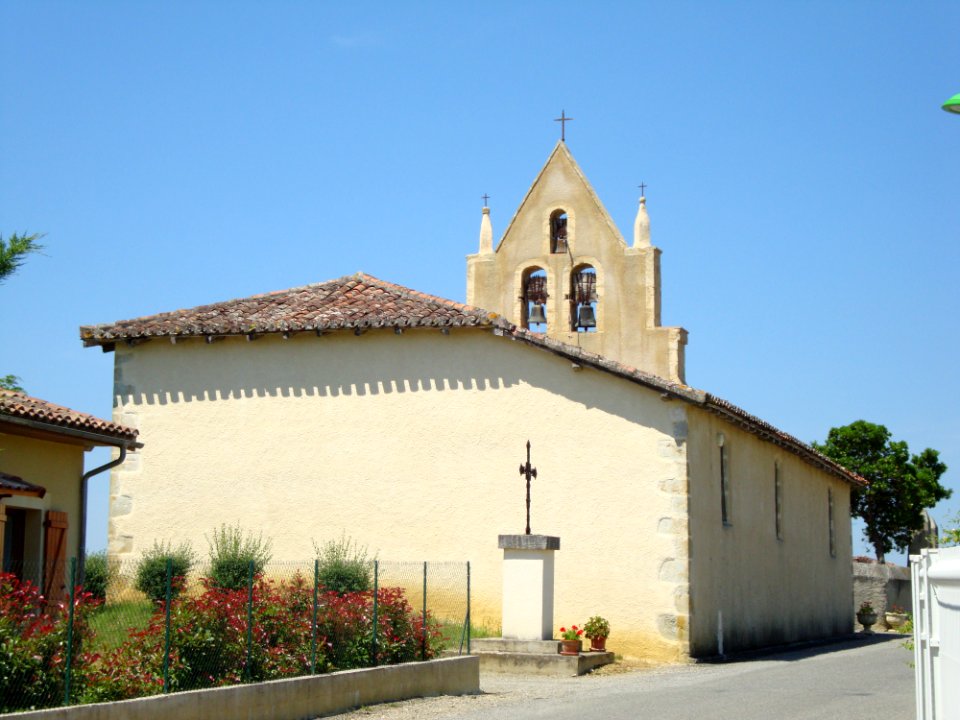 Juilles (Gers, Fr) église et croix