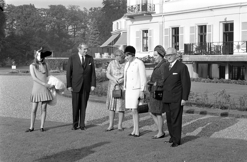 Juliana ontvangt de minister van Buitenlandse Zaken van Chili op Paleis Soestdij, Bestanddeelnr 922-8598