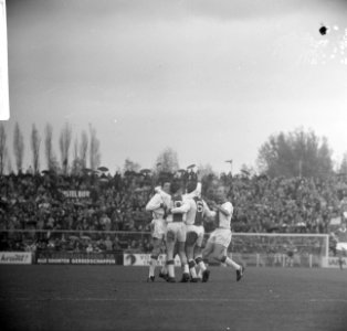 Juichende spelers, Bestanddeelnr 918-3880