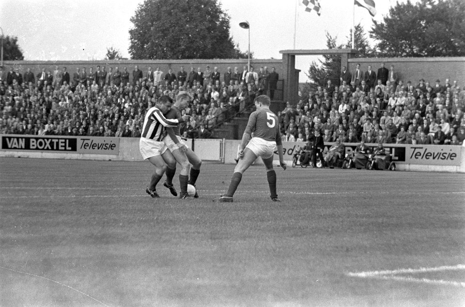 Jubileumwedstrijd op Willem II terrein Tilburg, spelmomenten, Bestanddeelnr 919-4511
