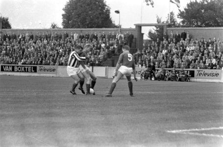 Jubileumwedstrijd op Willem II terrein Tilburg, spelmomenten, Bestanddeelnr 919-4511