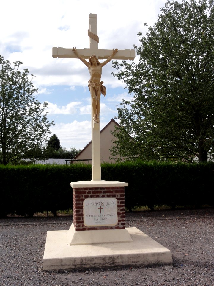 Jussy (Aisne) croix de chemin (croix de mission)