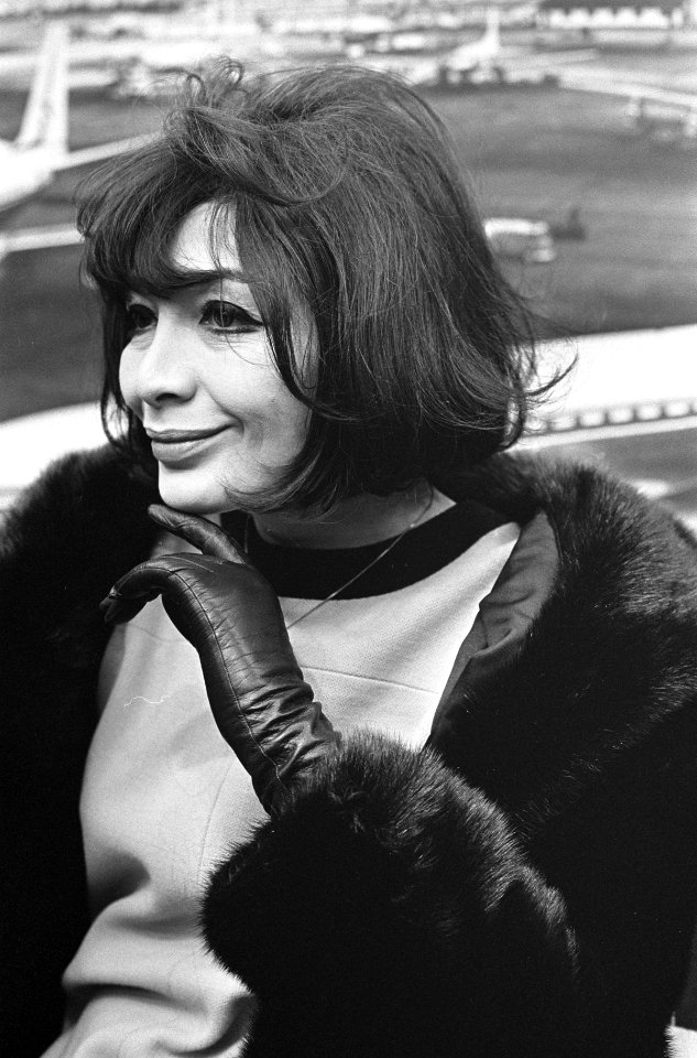 Juliette Greco op Schiphol, Bestanddeelnr 918-9741