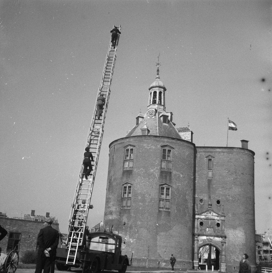 Jubileum bij brandweer Enkhuizen. Demonstraties van verschillende brandweerkorp…, Bestanddeelnr 901-6729