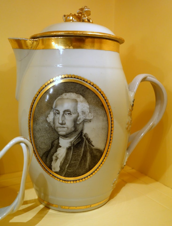 Jug (Pitcher) with portrait of George Washington, Jingdezhen, China, 1800-1820, porcelain - Winterthur Museum - DSC01672