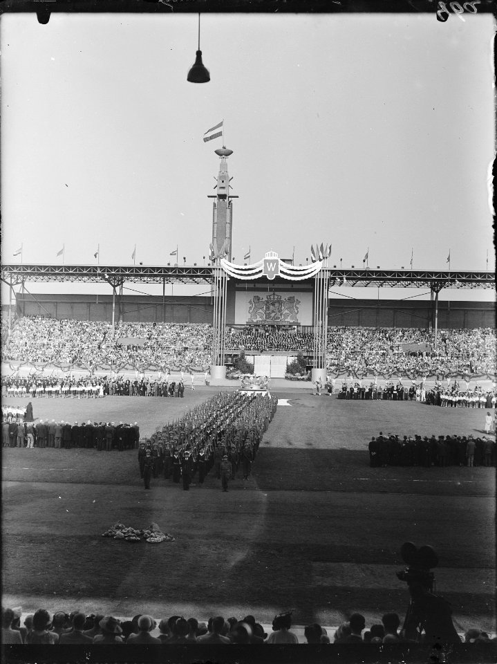 Jubileumspel In Neerlands Tuin in het Olympisch Stadion, naar ideeën van massa, Bestanddeelnr 900-0004