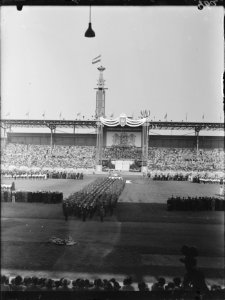 Jubileumspel In Neerlands Tuin in het Olympisch Stadion, naar ideeën van massa, Bestanddeelnr 900-0004