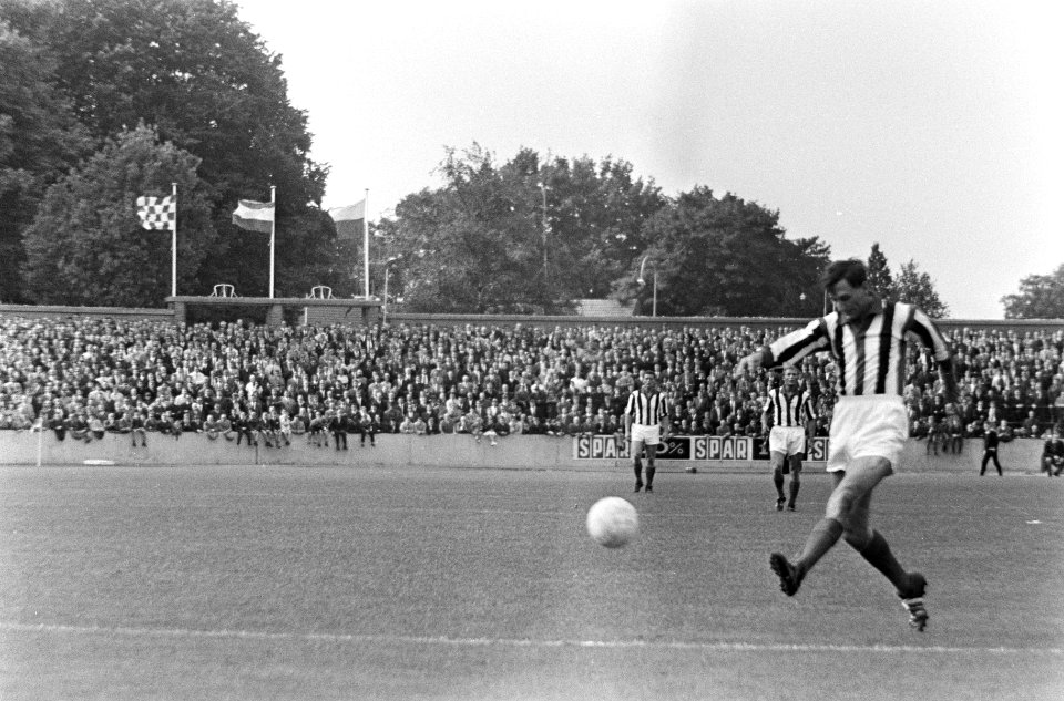 Jubileumwedstrijd op Willem II terrein Tilburg, spelmomenten, Bestanddeelnr 919-4510