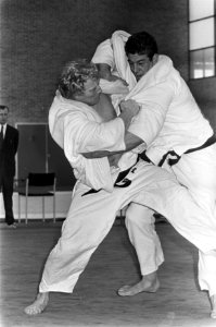 Judo Nederlandse kampioenschappen alle categorieen. Wim Ruska (links) in finale , Bestanddeelnr 921-1329