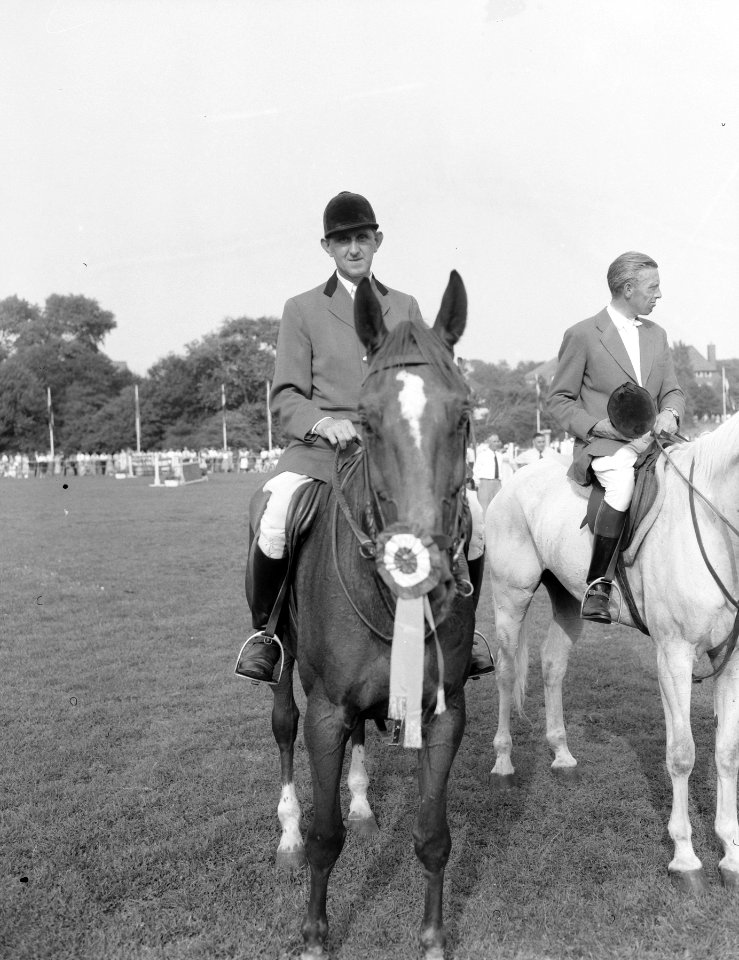 Jubileum concours hippique van Zuid Hollandse Jachtvereniging. Winnaar W.G. Hen…, Bestanddeelnr 907-2886