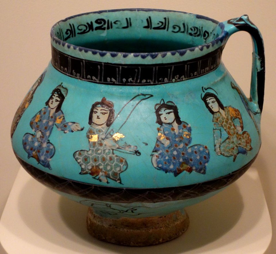 Jug with seated figures and sketches, Mina'i ware, Central Iran, Seljuk period, late 12th or early 13th century, earthenware with polychrome enamels and gold over turquoise glaze - Cincinnati Art Museum - DSC04014 (cropped)