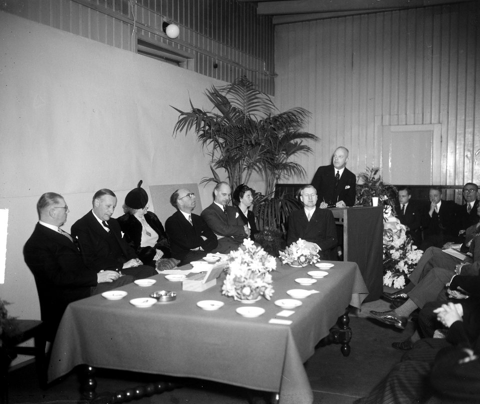 Jubileum A.W. Sijthoffs Uitgeversmaatschappij te Leiden. Bijeenkomst, Bestanddeelnr 904-3787