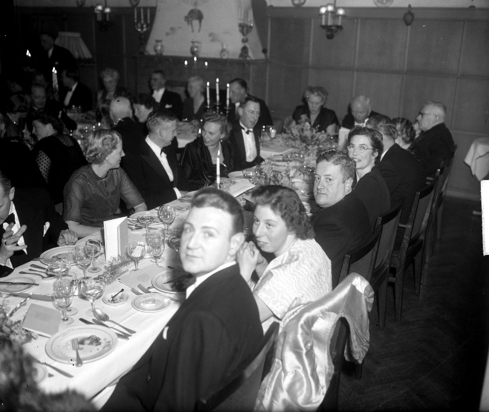 Jubileum A.W. Sijthoffs Uitgeversmaatschappij te Leiden. Diner, Bestanddeelnr 904-3778