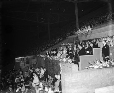 Juliana nieuwe koningin. Sportmanifestatie in het Olympisch Stadion in Amsterdam, Bestanddeelnr 900-0190