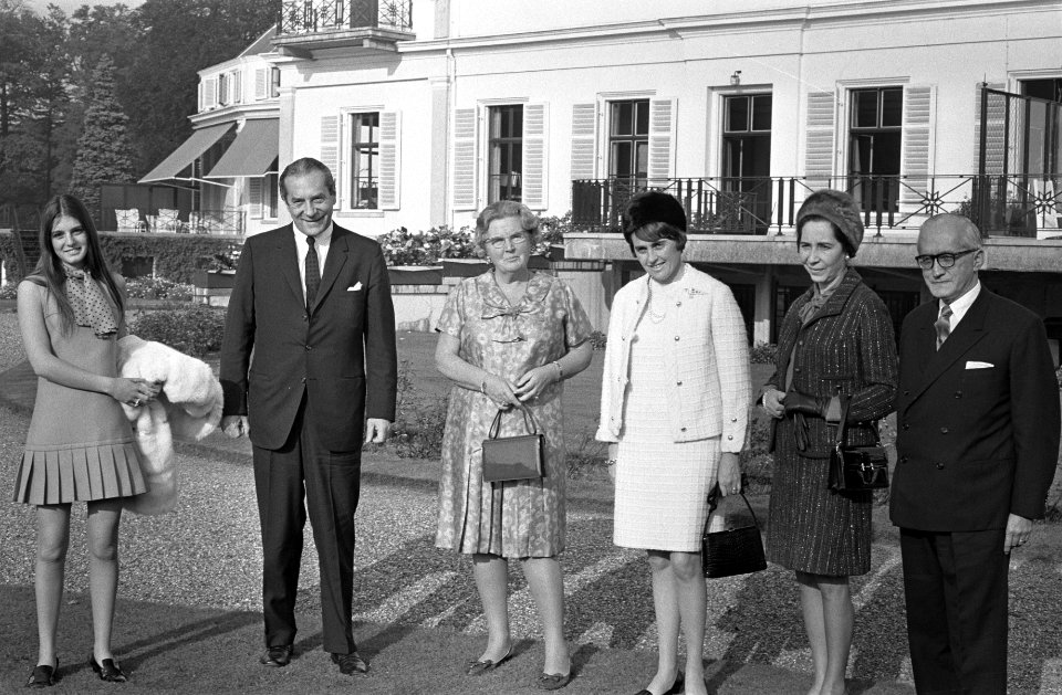 Juliana ontvangt minister Buitenlandse Zaken van Chili op Paleis Soestdijk. Doch, Bestanddeelnr 922-8597