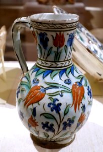 Jug with tulip decoration, Turkey, Iznik, Ottoman, 16th century AD, ceramic with underglaze painting - Princeton University Art Museum - DSC06857