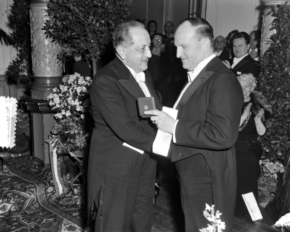 Jubileum Rudolf Mengelberg met wethouder De Roos, Bestanddeelnr 904-9559