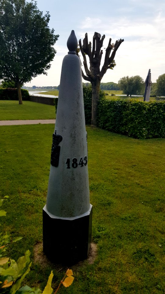 Itteren-Grenspaal 107N (BE-NL) (2)