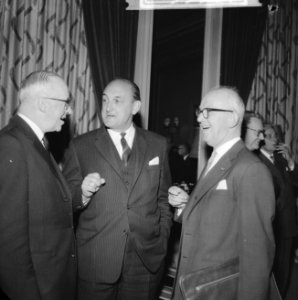 Jubileumcongres 50 jarig bestaan Bond Gemeenten een gezellig onderonsje Burgemee, Bestanddeelnr 913-9977