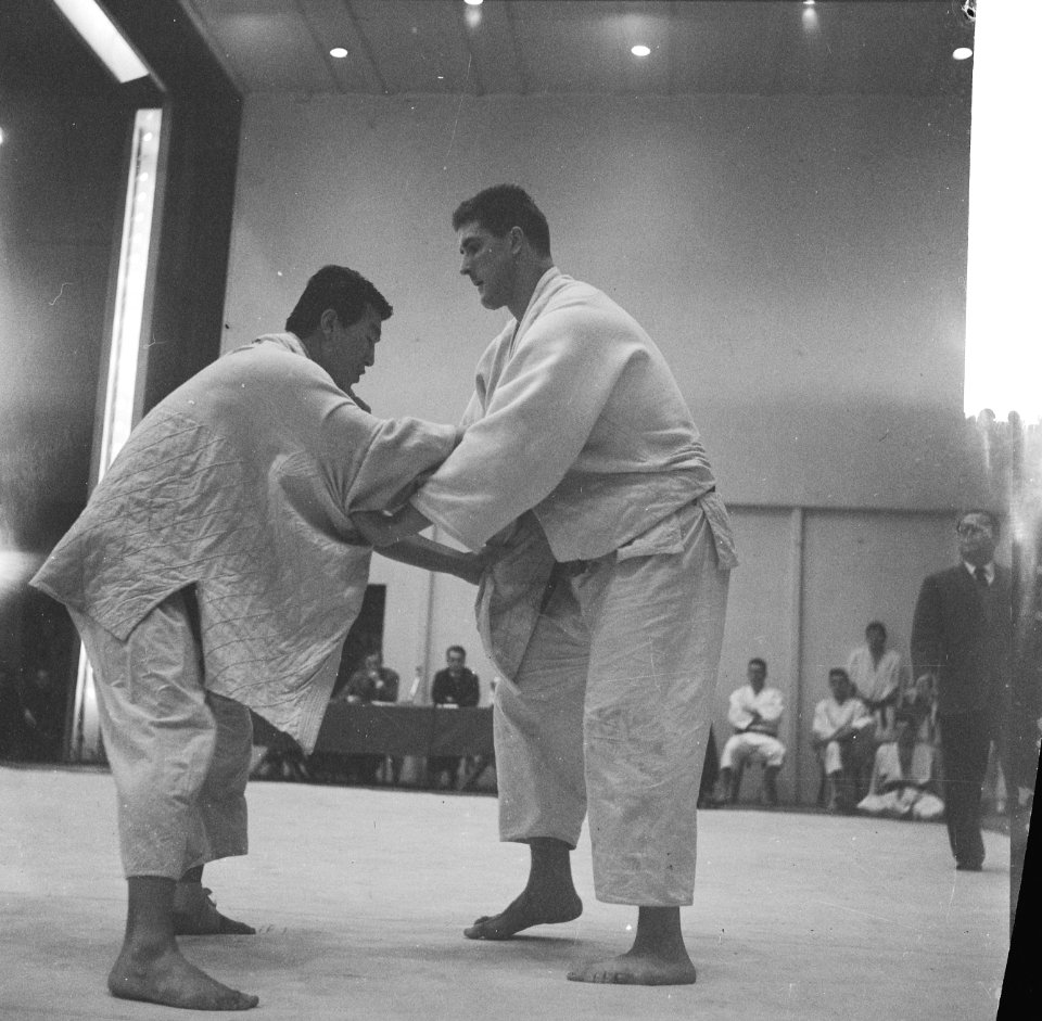 Judo Nederland tegen Korea in Tivoli te Utrecht Geesink tegen Han Ho San, Bestanddeelnr 913-3417