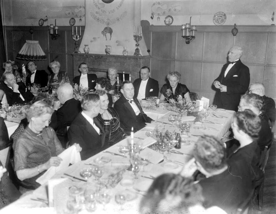 Jubileum A.W. Sijthoffs Uitgeversmaatschappij te Leiden. Diner, Bestanddeelnr 904-3760