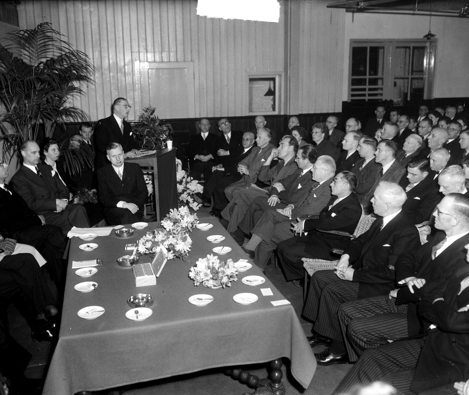 Jubileum A.W. Sijthoffs Uitgeversmaatschappij te Leiden. Bijeenkomst, Bestanddeelnr 904-3756
