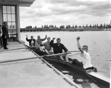 Jubileum roeiwedstrijden op de Bosbaan, jeugdkamp Skif D Coster (in boot), Bestanddeelnr 911-3912