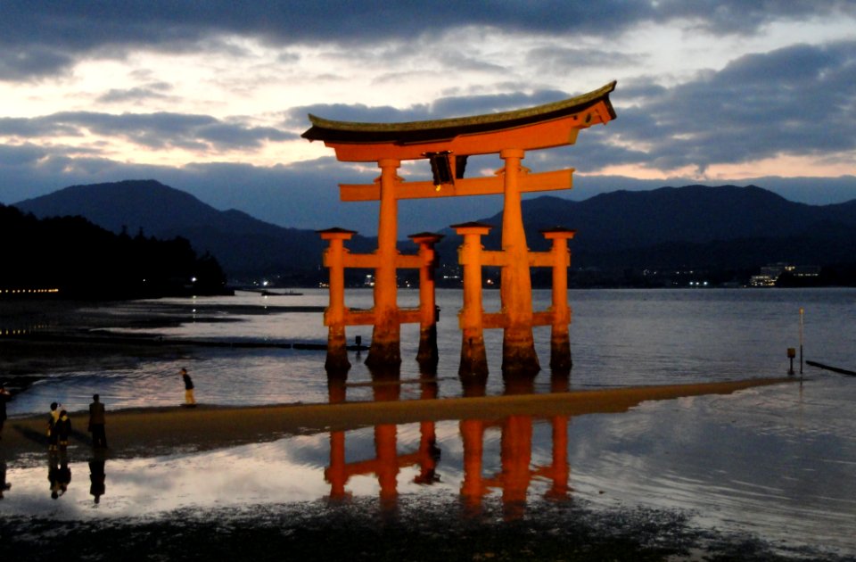 Itsukushima-jinja torii (Miyajima) - DSC02517