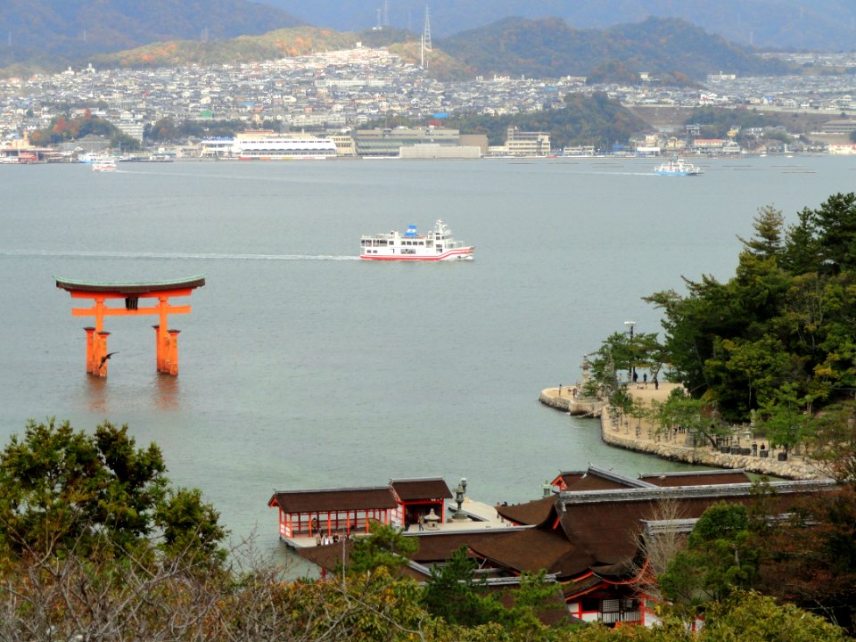 Itsukushima-jinja torii (Miyajima) - DSC01967