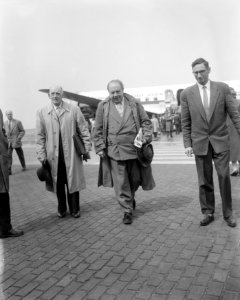 J. B. Priestley , Engelse toneelschrijver op Schiphol, Bestanddeelnr 908-5721