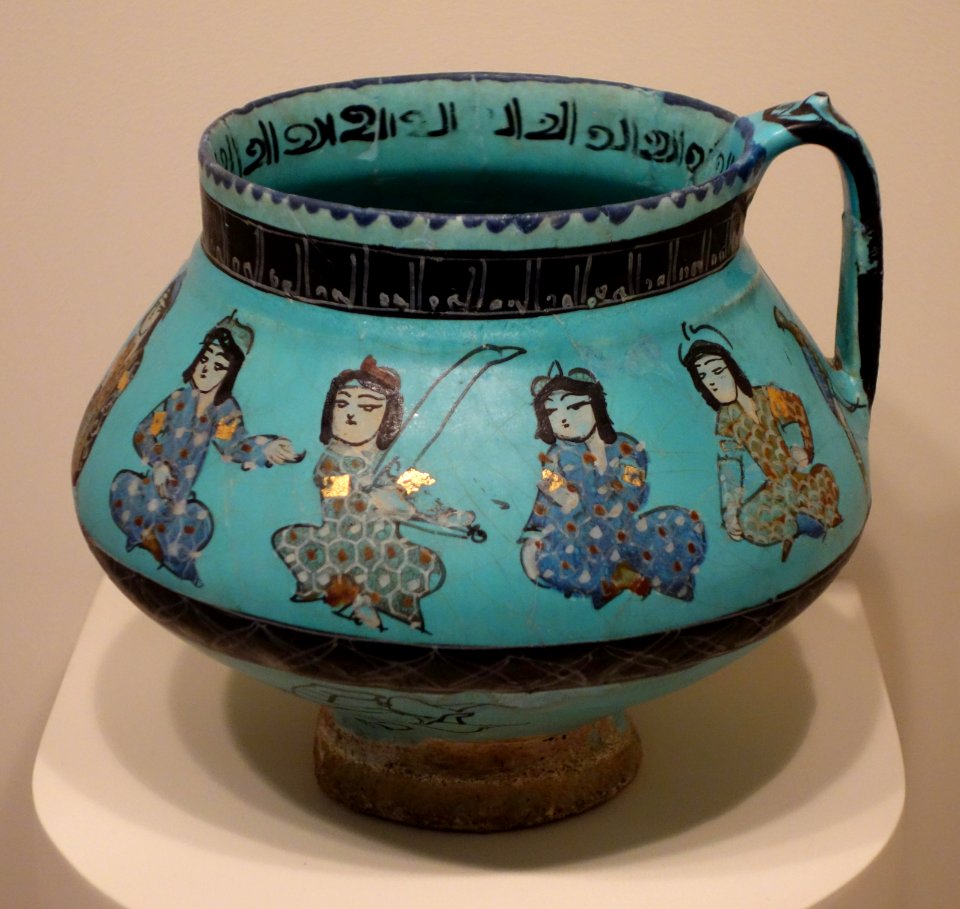Jug with seated figures and sketches, Mina'i ware, Central Iran, Seljuk period, late 12th or early 13th century, earthenware with polychrome enamels and gold over turquoise glaze - Cincinnati Art Museum - DSC04014