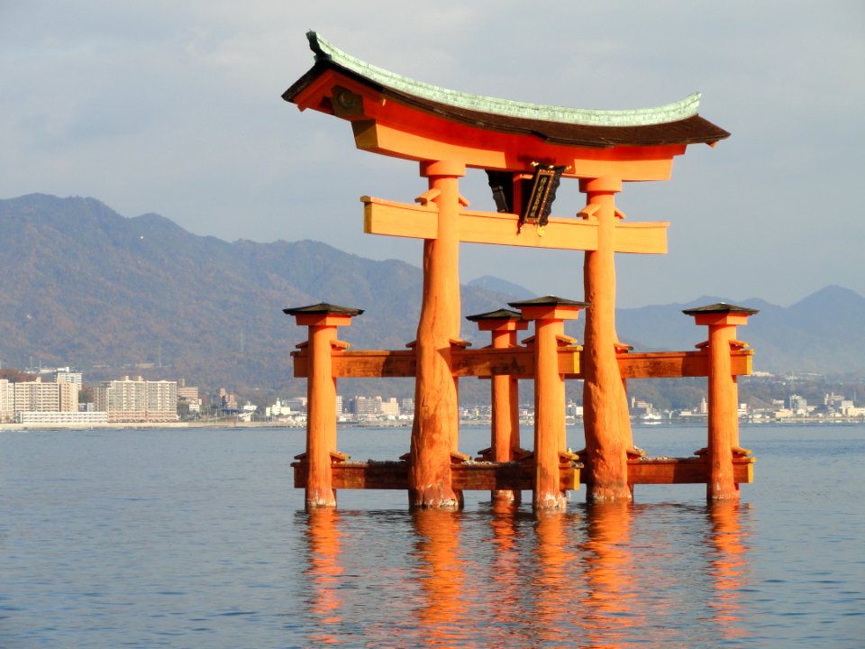 Itsukushima-jinja torii (Miyajima) - DSC02252