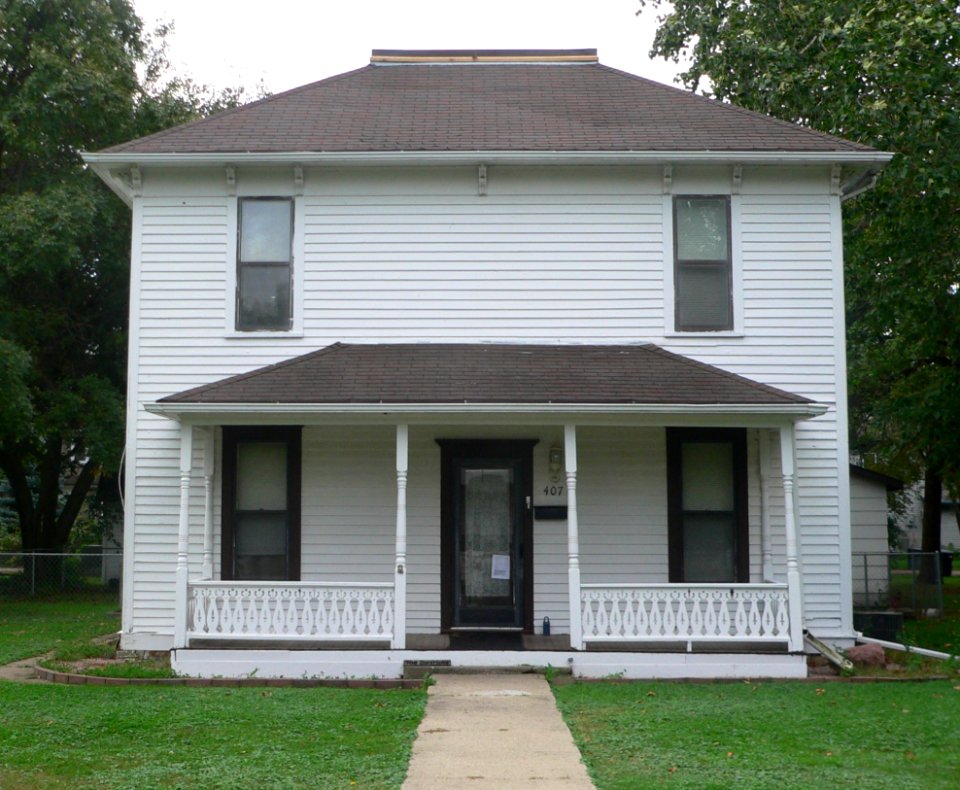 J. A. Larson house (Beresford SD) from N 1