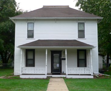 J. A. Larson house (Beresford SD) from N 1