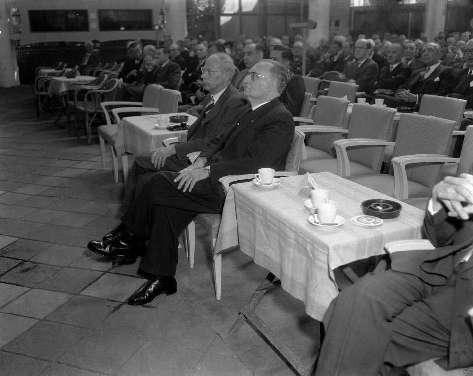 Jubileumvergadering ( 50 jaar ) Nederlandse Spaarbankbond in Rotterdam Onder d, Bestanddeelnr 908-6574