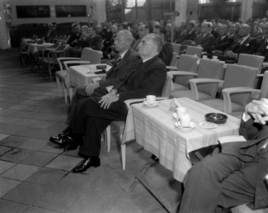 Jubileumvergadering ( 50 jaar ) Nederlandse Spaarbankbond in Rotterdam Onder d, Bestanddeelnr 908-6574