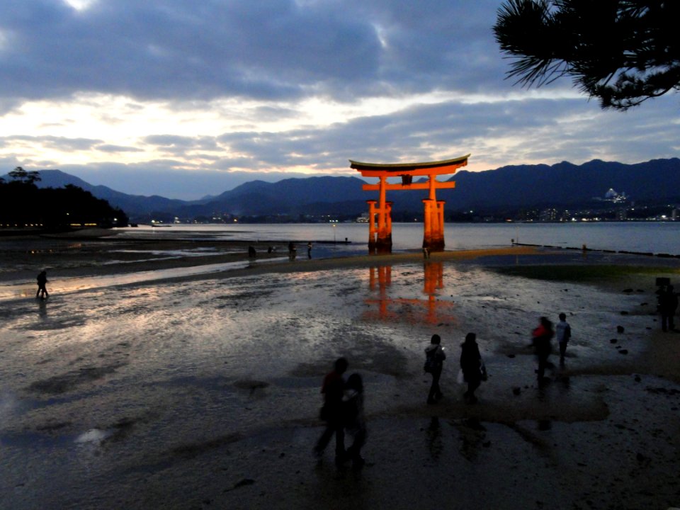 Itsukushima-jinja torii (Miyajima) - DSC02507